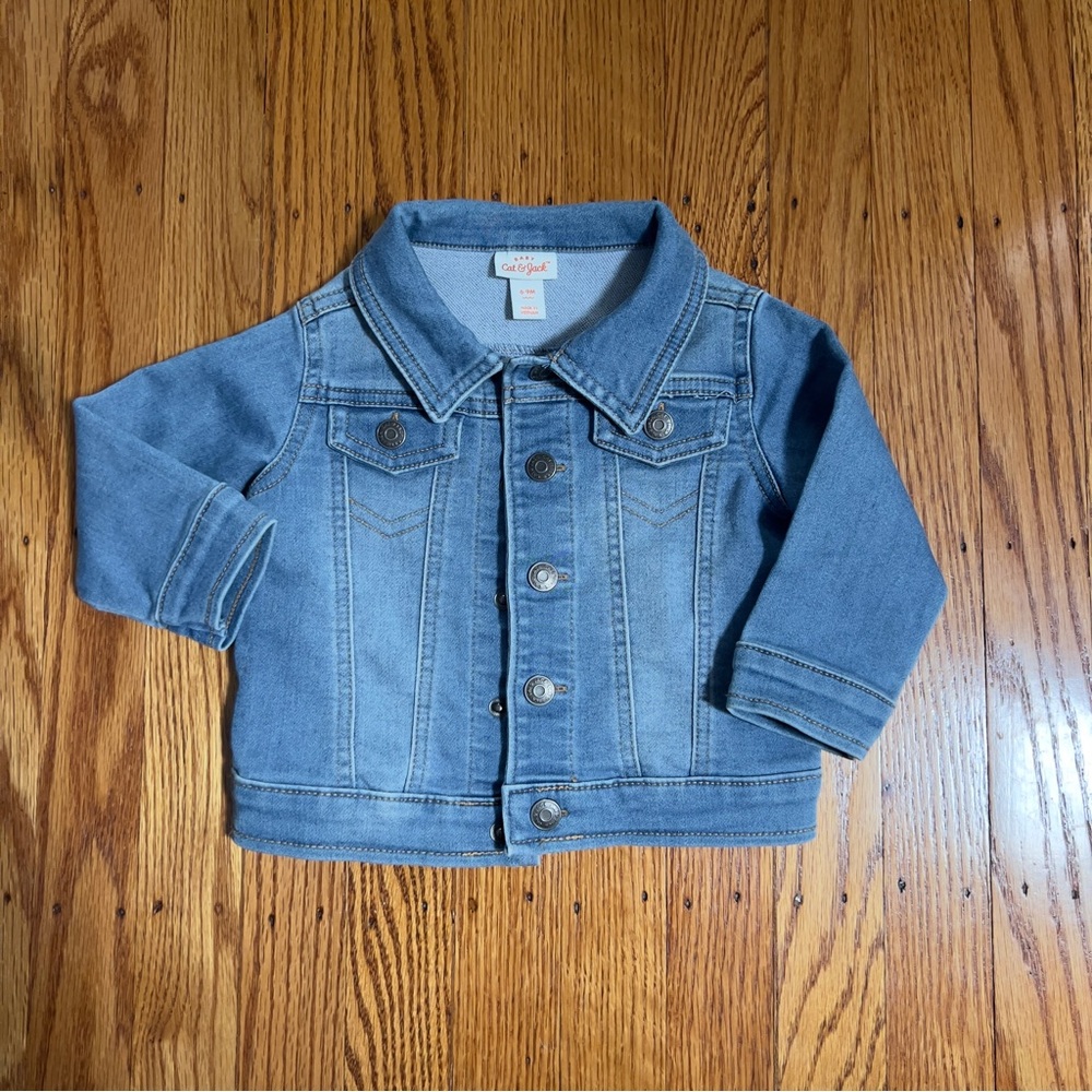 Size: 6-9M // Cat & Jack Classic Blue Denim Jacket for Kids